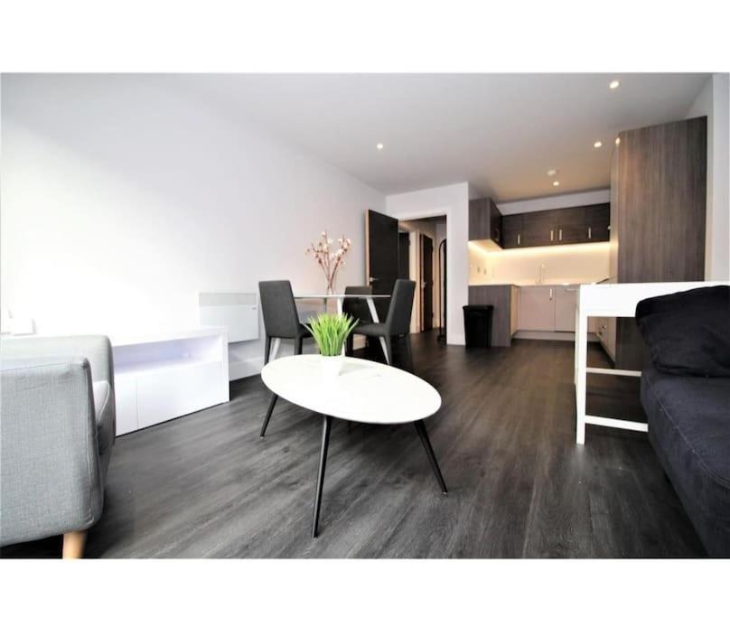 Rent Luxuri - Luxury 2 Bed Apartment Лестер Экстерьер фото